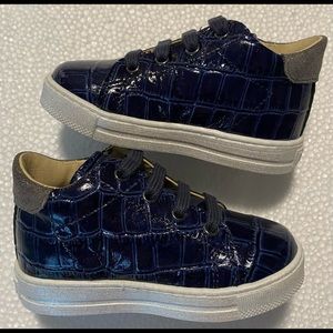 Falcotto Sasha Boys Sneakers.

Navy blue and silver size  4.5.